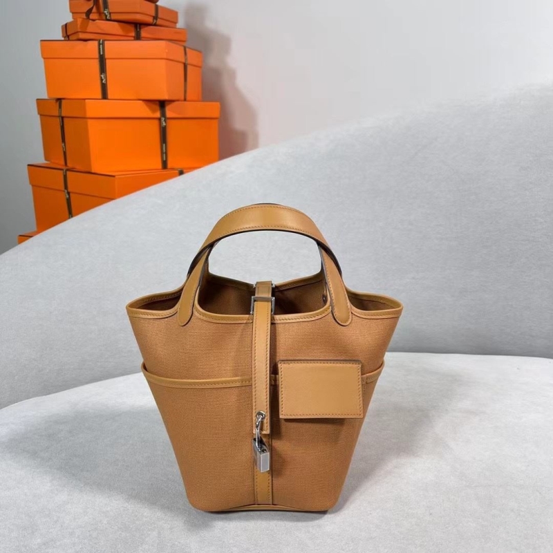 H**mes shopping bags